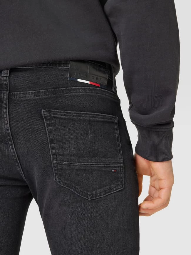 Großhandel ? Tommy Hilfiger Slim Fit ? Jeans Mit Label-Detail Modell 'BLEECKER' - Mittelgrau ? – Bild 3